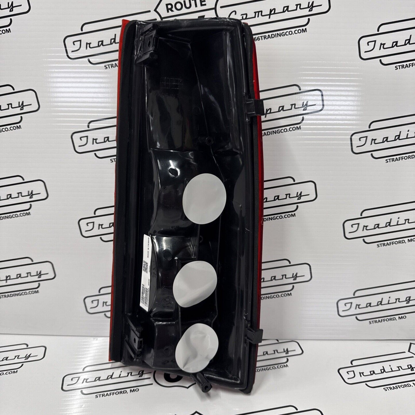 Eagle Eyes Driver Side Tail Light P/N GM080-U000L for GM Trucks