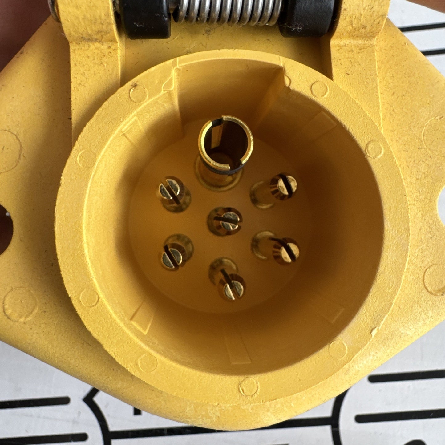 7-WAY YELLOW DUMP RECEPTACLE PHILLIPS 16-822, Brand New